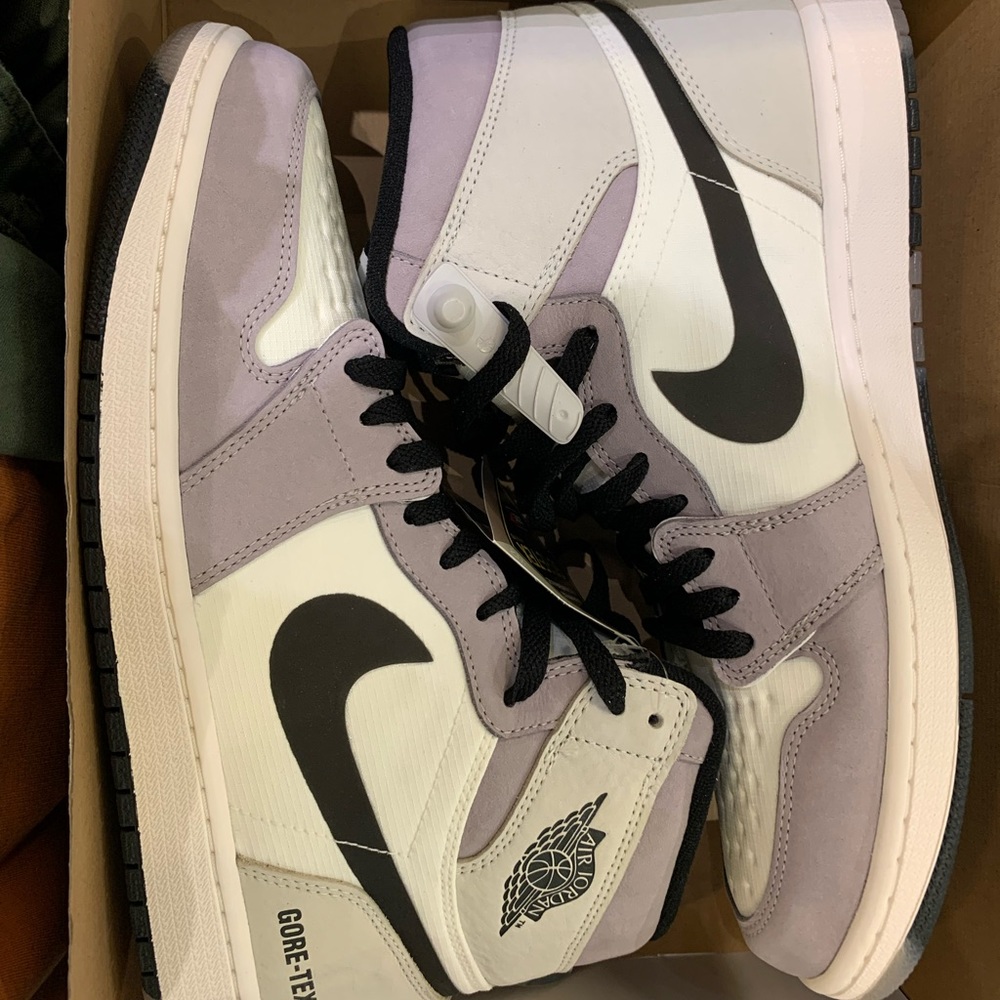 Jordan 1 High Retro OG “Gore Tex” Light Bone Beige Size 11.5